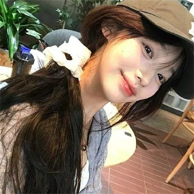 年轻的女王 在线观看封面